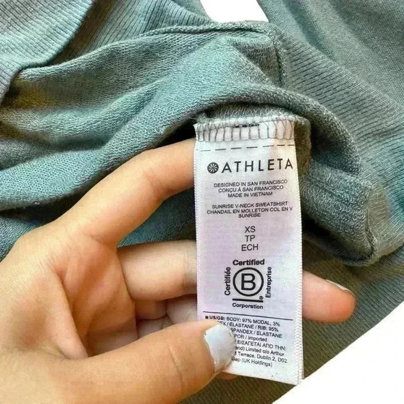 Athleta Sunrise Green Crew Neck V Neck - Picture 3 of 4